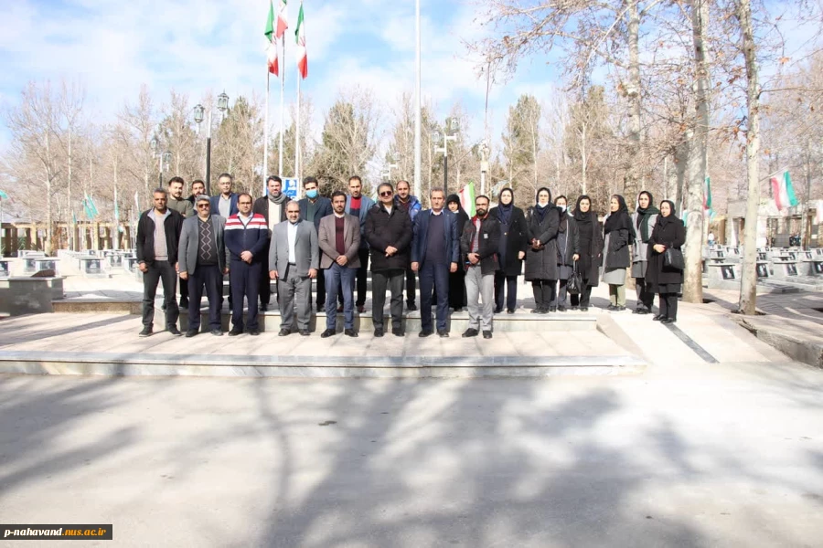 دانشگاهیان نهاوند با غبار روبی مزار شهدا و دیدار با خانواده شهیدان ایام الله دهه مبارک فجررا گرامی داشتند  22
